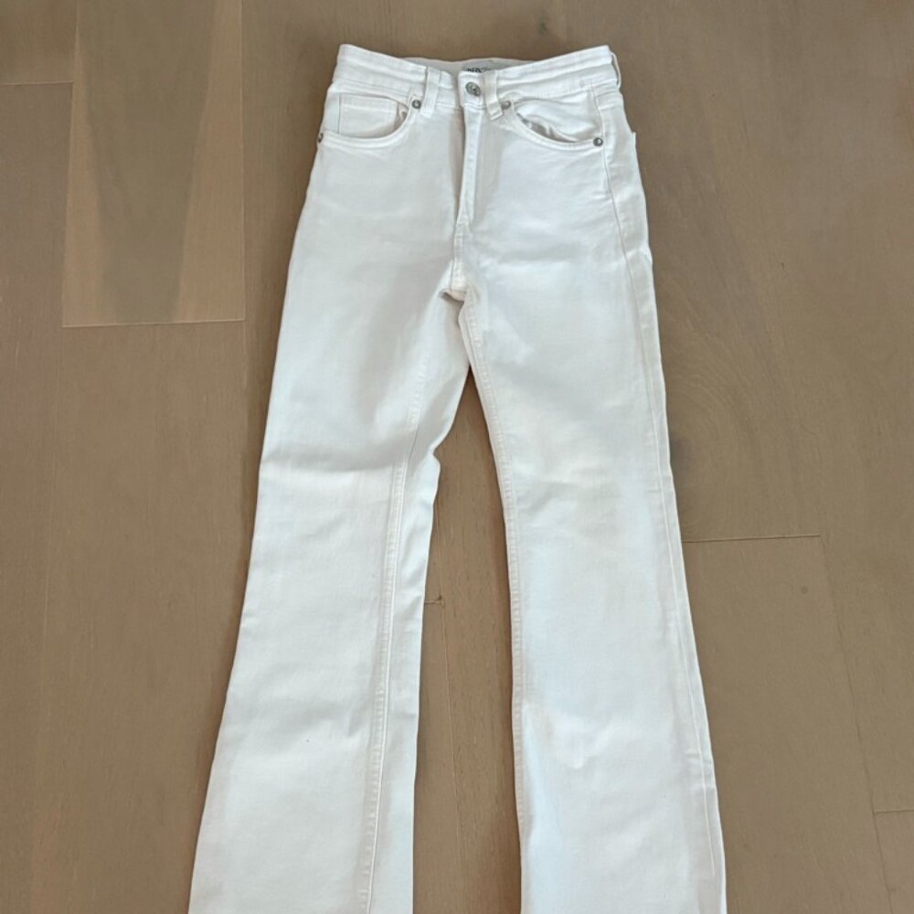 ZARA skinny white jeans with fray bottom